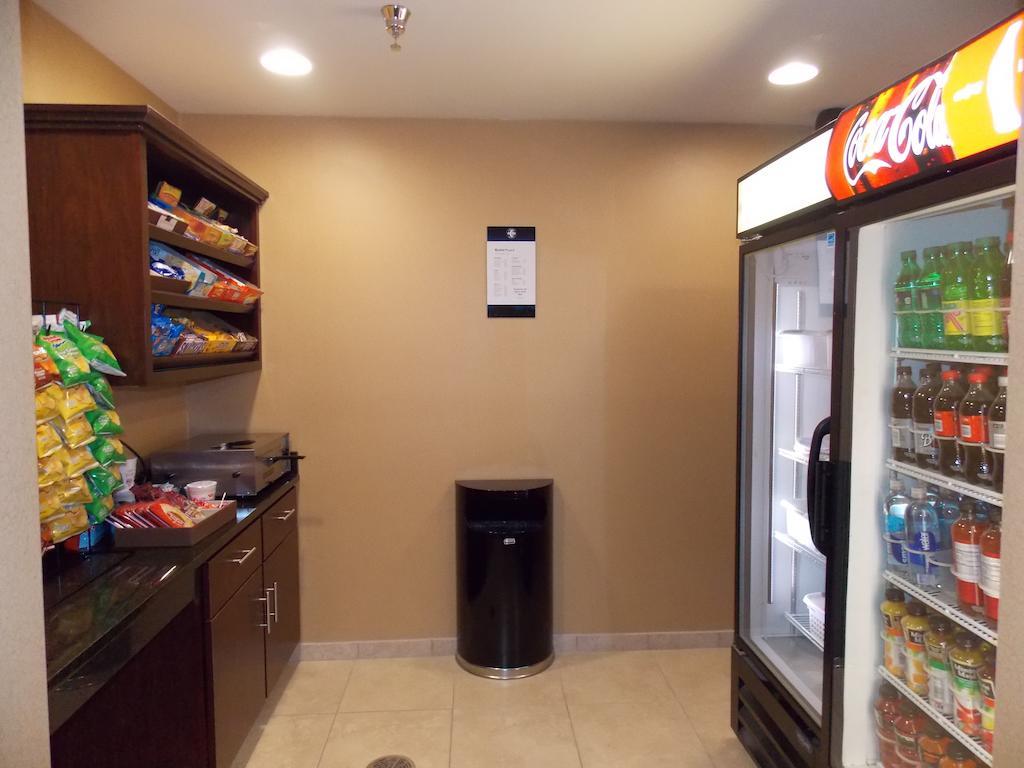 Amerivu Inn And Suites - Crookston Экстерьер фото