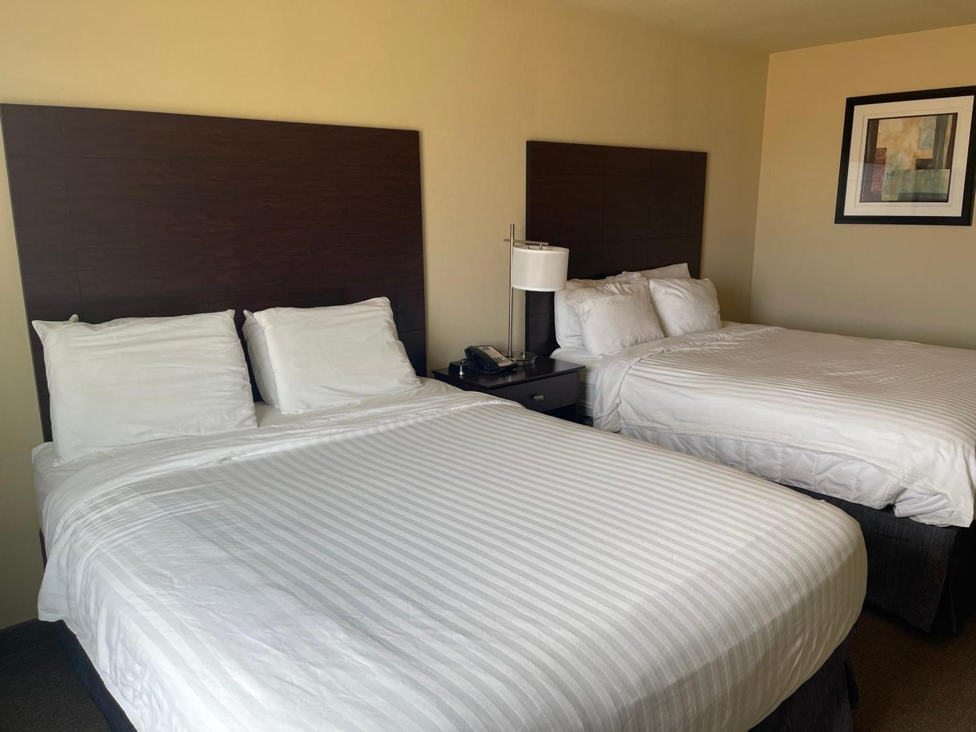 Amerivu Inn And Suites - Crookston Экстерьер фото