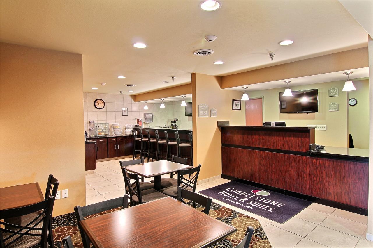 Amerivu Inn And Suites - Crookston Экстерьер фото