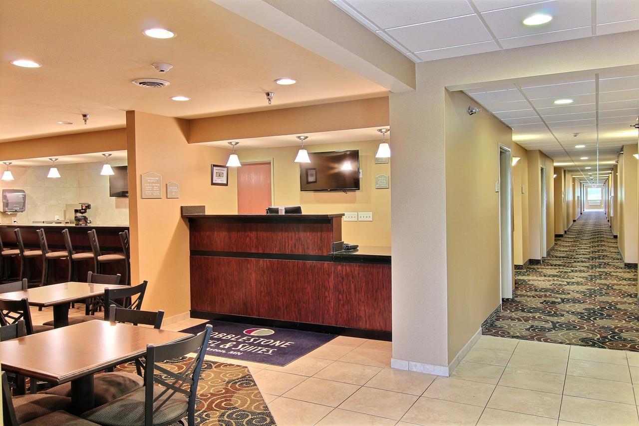 Amerivu Inn And Suites - Crookston Экстерьер фото