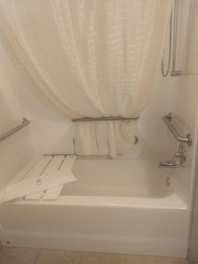 Amerivu Inn And Suites - Crookston Экстерьер фото