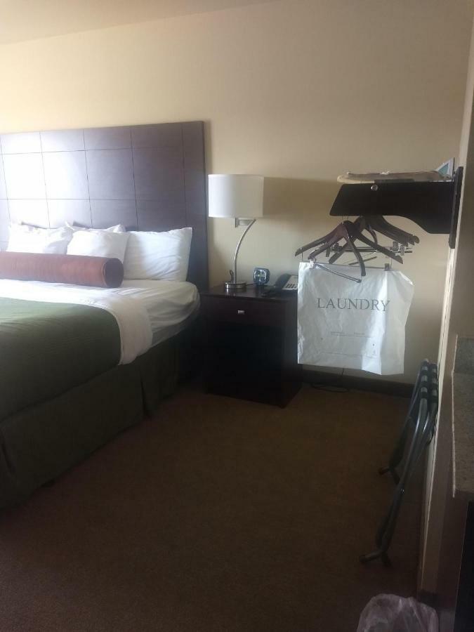 Amerivu Inn And Suites - Crookston Экстерьер фото